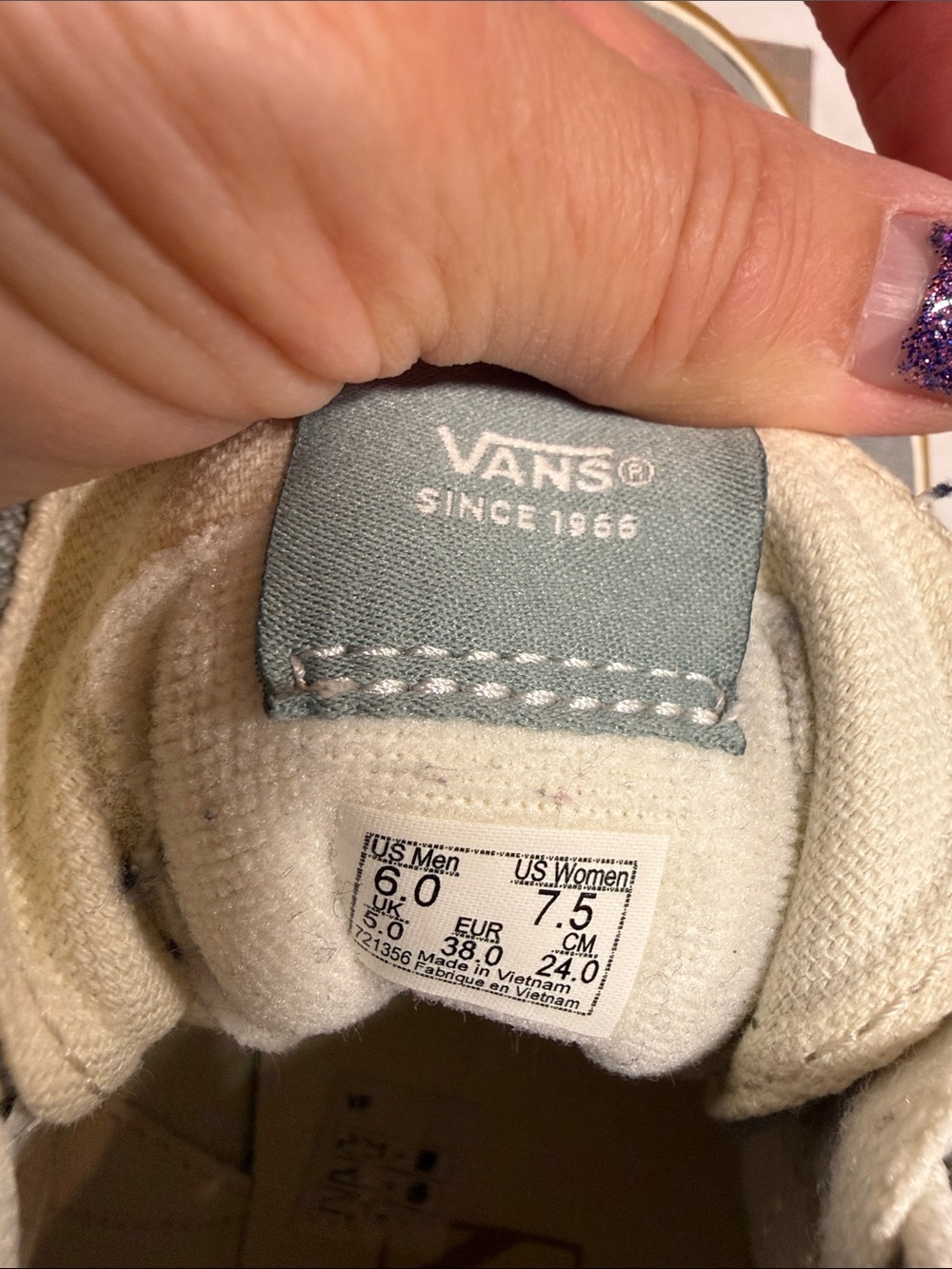 Vans - Picture 7 of 7